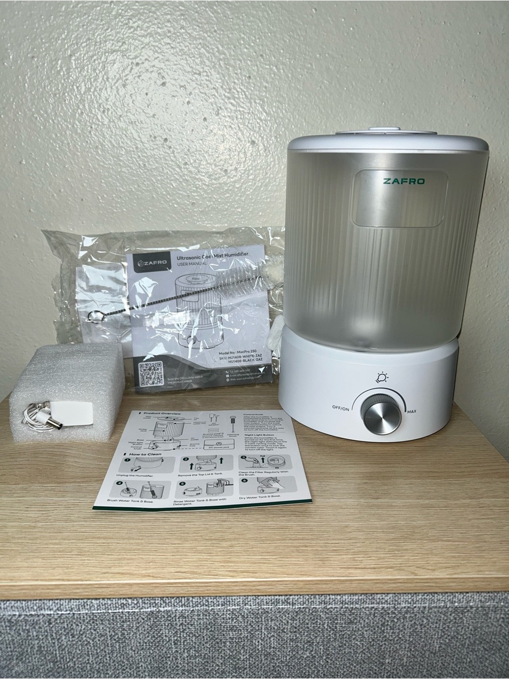Amazon ZAFRO White and Silver Ultrasonic Cool Mist Humidifier
